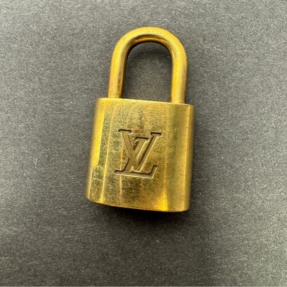 Louis Vuitton 305 Gold Padlock No Key